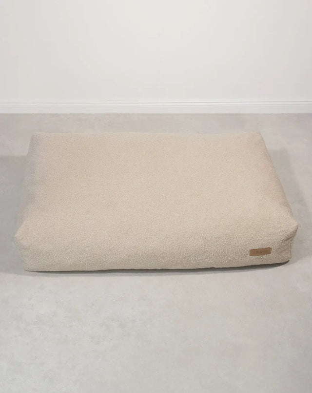 BUDDY. Hundebett - LeFluff - aus recycelten Materialien - bei BUDDY. Hundezubehör online kaufen BUDDY. Hundebett - LeFluff - aus recycelten Materialien - bei BUDDY. Hundezubehör online kaufen