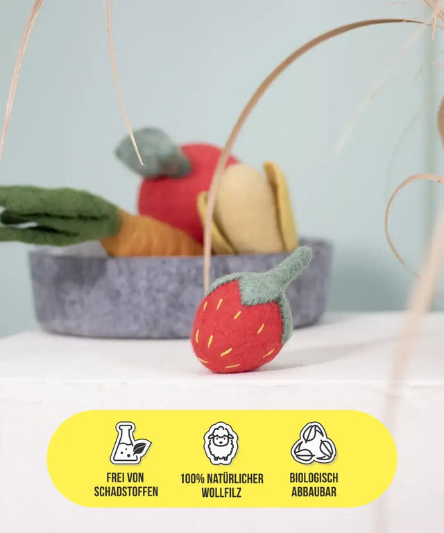 BUDDY. Hundespielzeug aus Wollfilz "Erdbeere" - bei BUDDY. Hundezubehör online kaufen BUDDY. Hundespielzeug aus Wollfilz "Erdbeere" - bei BUDDY. Hundezubehör online kaufen