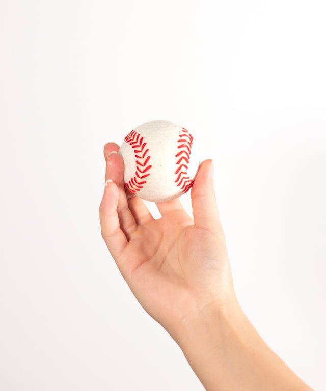 BUDDY. Hundespielzeug aus Schafwolle "Baseball" - bei BUDDY. Hundezubehör online kaufen BUDDY. Hundespielzeug aus Schafwolle "Baseball" - bei BUDDY. Hundezubehör online kaufen