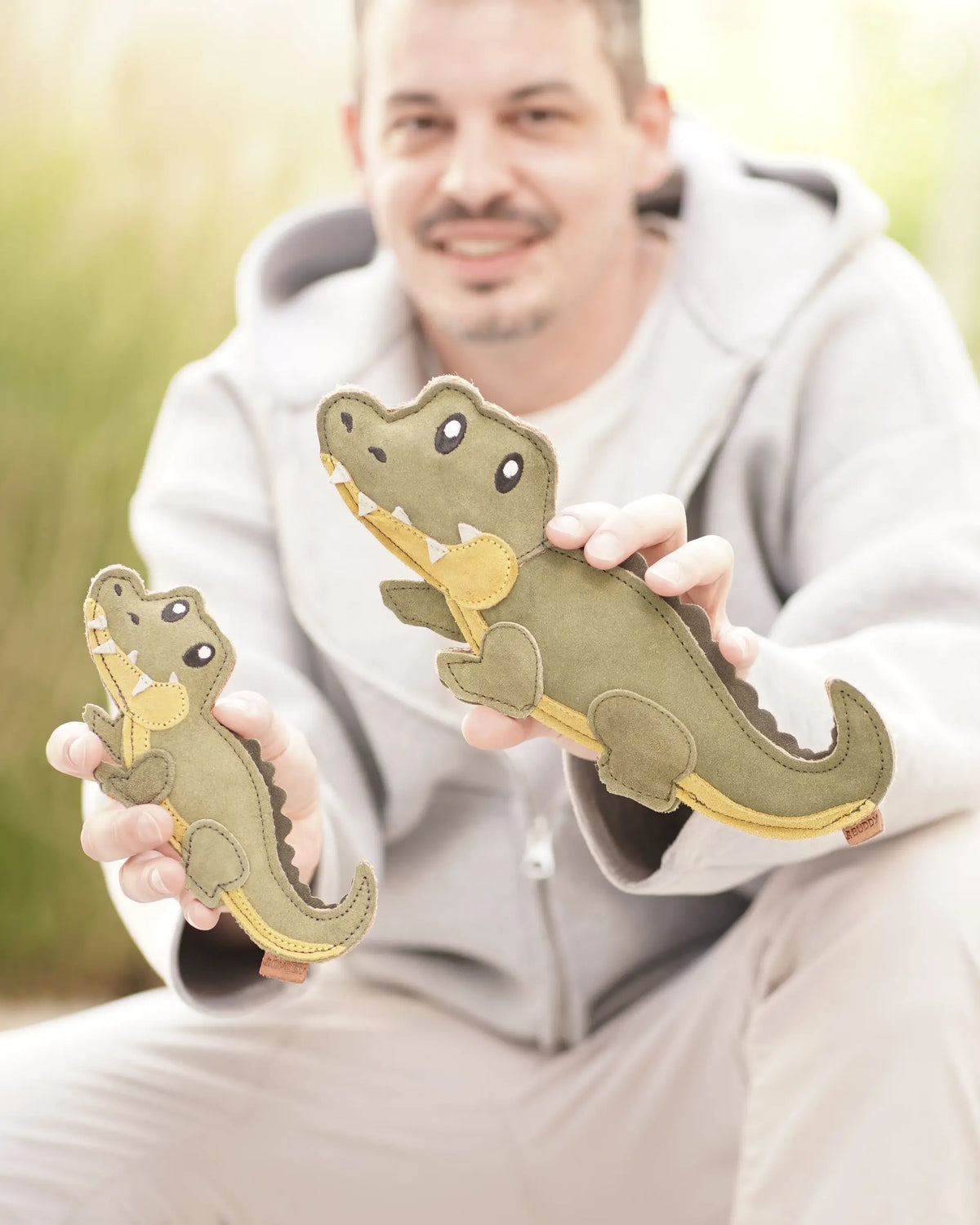 BUDDY. Hundespielzeug aus Leder "großes Krokodil" - natürliches Hundespielzeug bei BUDDY. Hundezubehör online kaufen