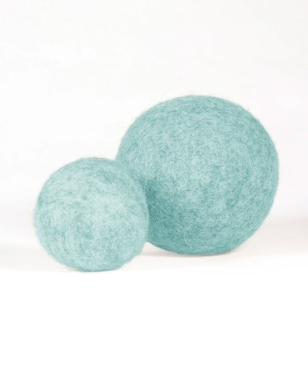 BUDDY. Hundespielzeug aus Schafwolle "Ball" - Mint - natürliches Hundespielzeug bei BUDDY. Hundezubehör online kaufen